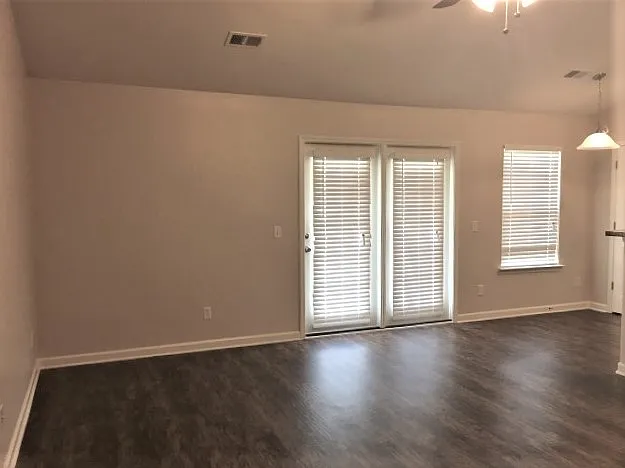 298 Willow Point Cir — Photo 4