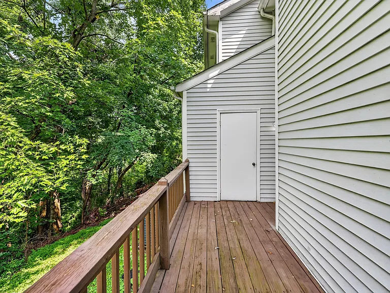 430 Claircrest Dr — Photo 16