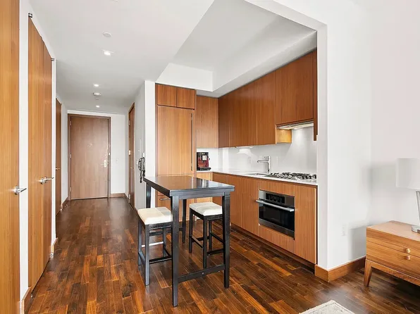 400 Fifth Avenue image 1 of 8