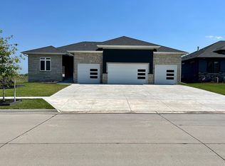 1146 N 102nd St, Lincoln, NE 68527