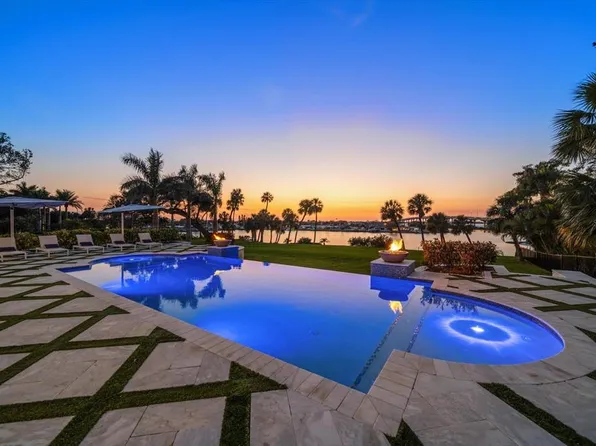 110 Harbor View Ln, Belleair Bluffs, FL 33770