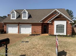580 Spring Lake Dr, Pearl, MS 39208