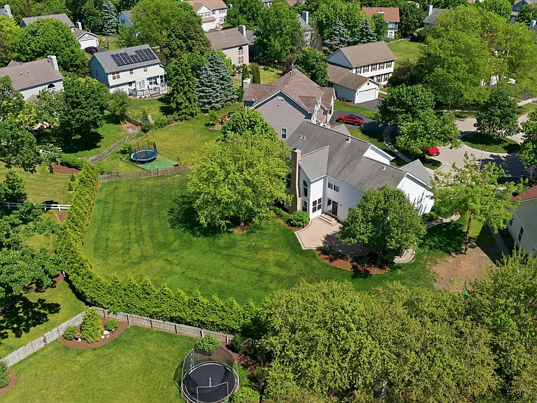 854 Deep Woods Ct — Photo 43