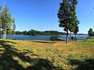 206 Gardenia Dr, Ninety Six, SC 29666