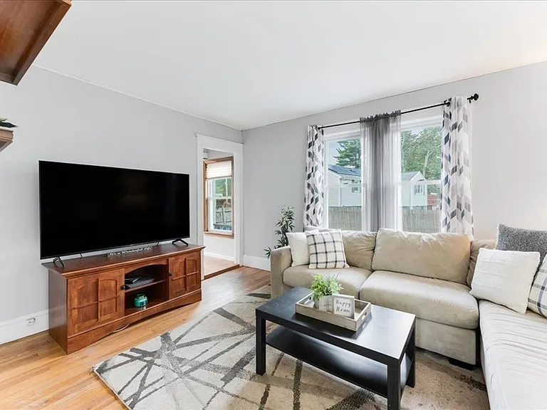 34 Julian Rd — Photo 10