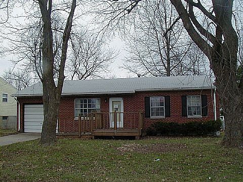 2nd image of 2402 Cardinal Ln