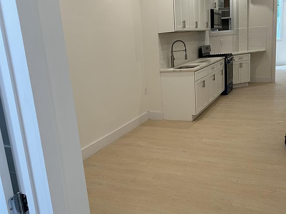 3rd image of 1191 Summit Ave #1193