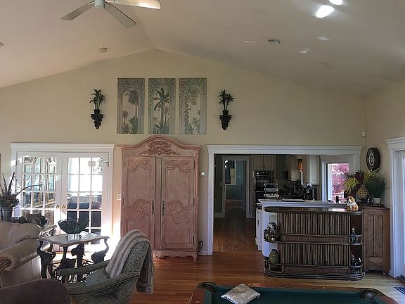 Great room off kitchen 