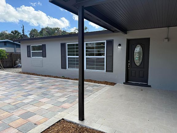 3rd image of 507 SW North River Point Drive