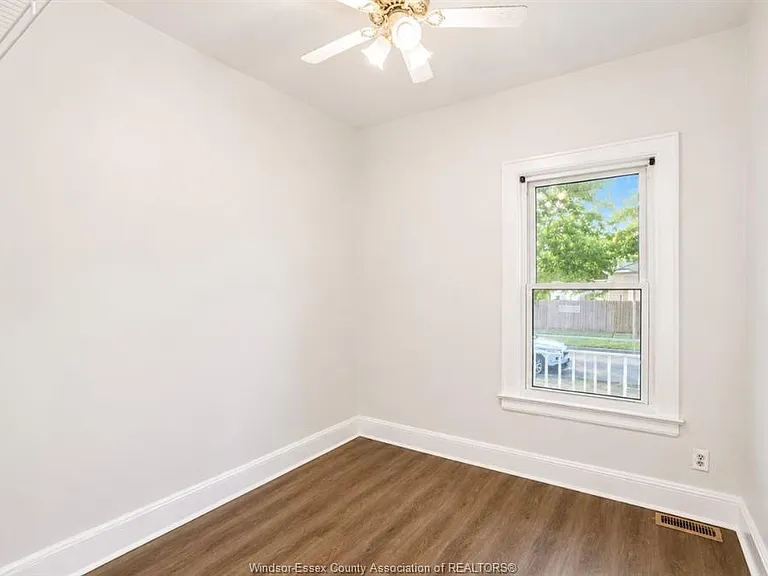 415 Grove Ave — Photo 7