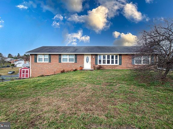 3rd image of 225 Botany Dr