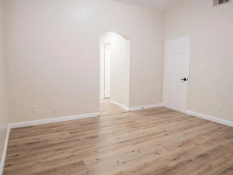 39547 Victoria St — Photo 14