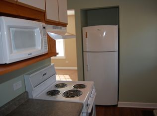 130 Wildwood Rd, Lake Forest, IL 60045