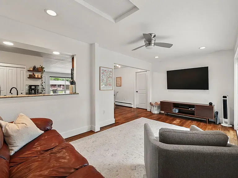 820 Valley Rd — Photo 14