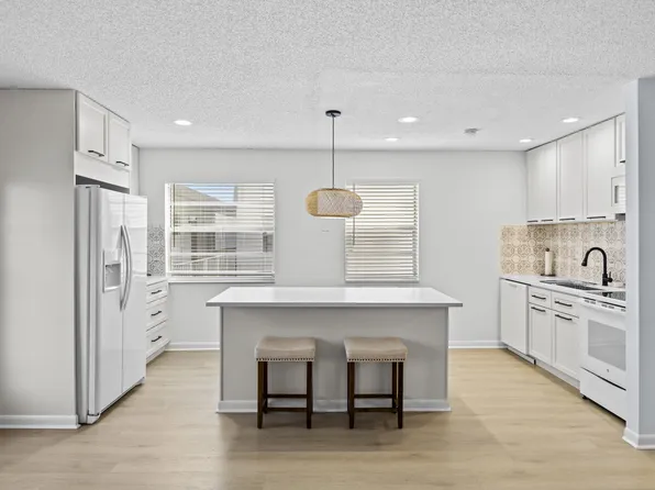 74 Normandy Ln #B, Delray Beach, FL 33484