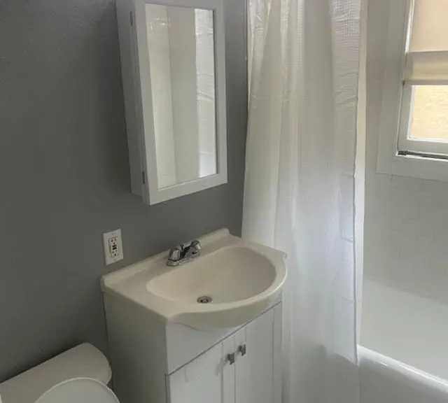 1921 Whitley Ave #9 — Photo 8