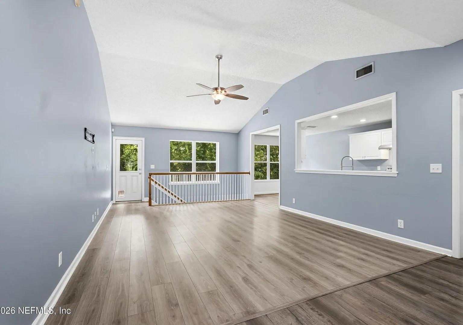 4 bedroom/ 2 bathroom home in Fort Caroline! — Photo 3
