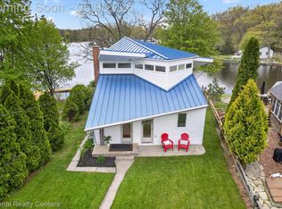 11505 Sunset Blvd, Pinckney, MI 48169