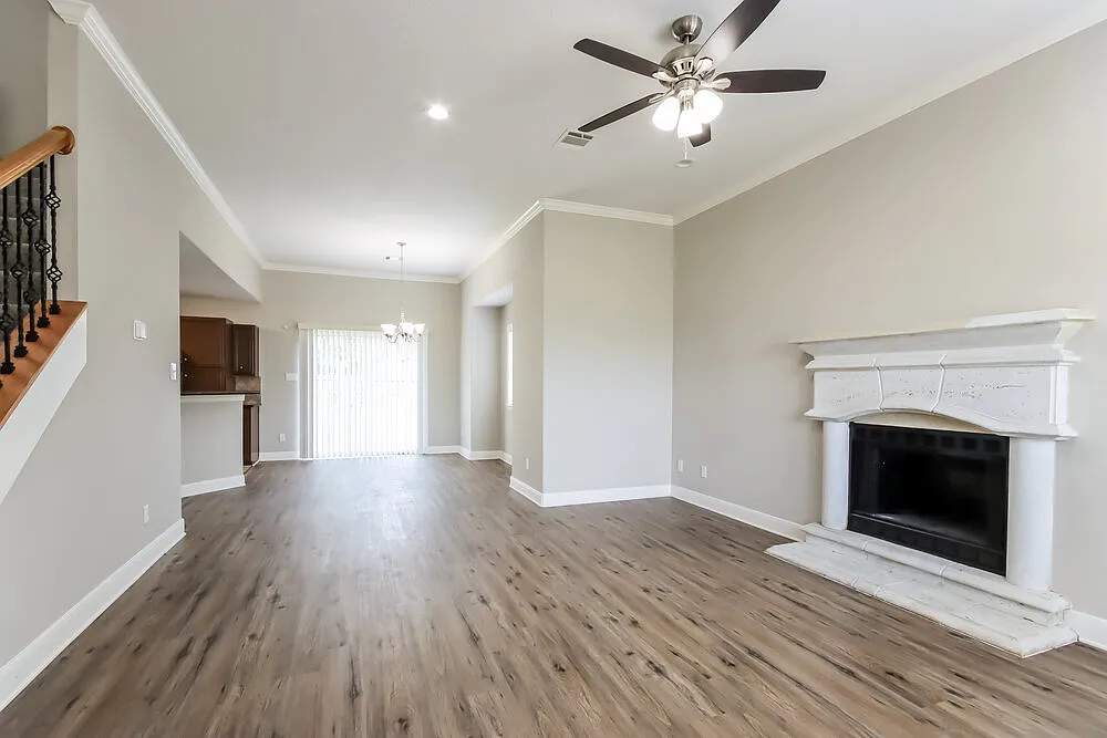 3 bed, 2.5 bath, 1373 sqft, $1,745 — Photo 4