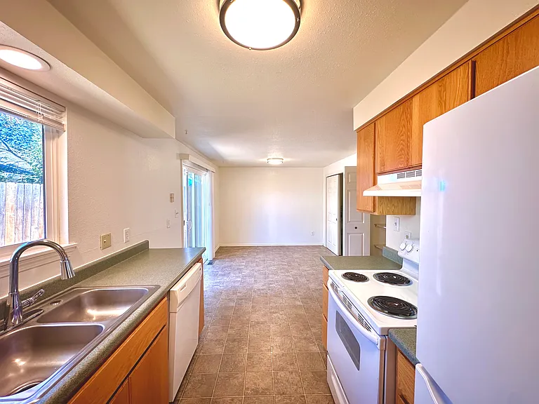 204 Gibson St — Photo 4