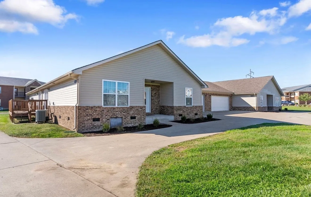 2 bed, 1300 sqft, $1,650 — Photo 3