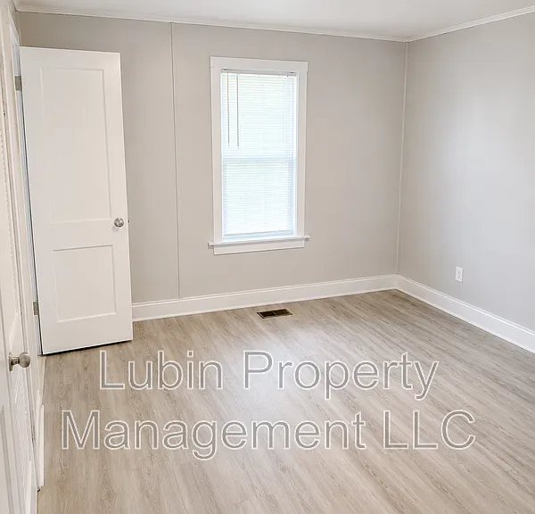 549 Semple Ave — Photo 3