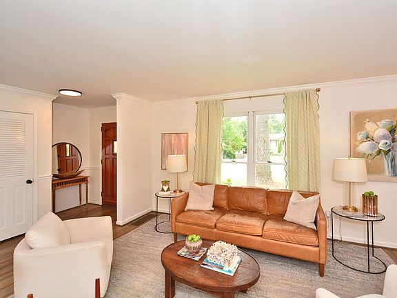 4th image of 2304 Grantland Pl