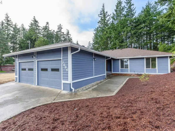 1686 Oak St, North Bend, OR 97459