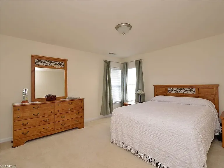 Bedroom: 2