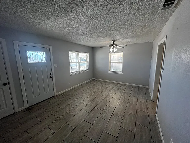 1409 E 38th St — Photo 3