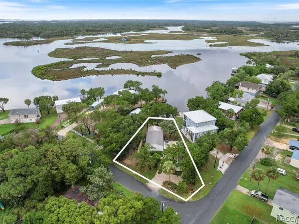 12411 W Battle Creek Dr, Homosassa, FL 34448