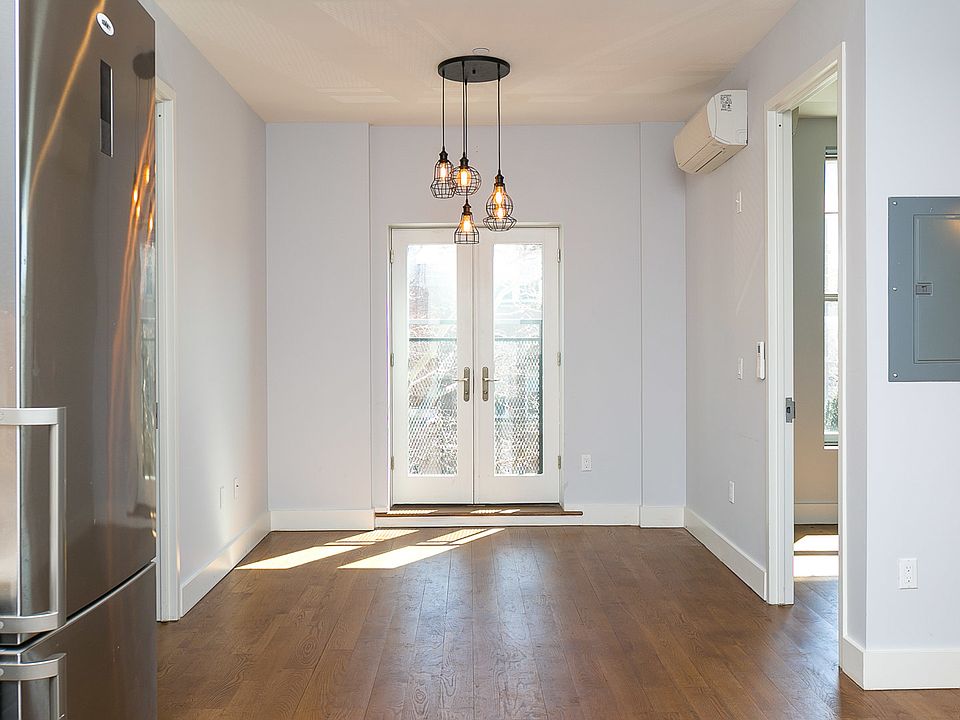 1st image of 131 Tompkins Ave APT 3F