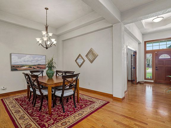 5th image of 736 Williams Ct