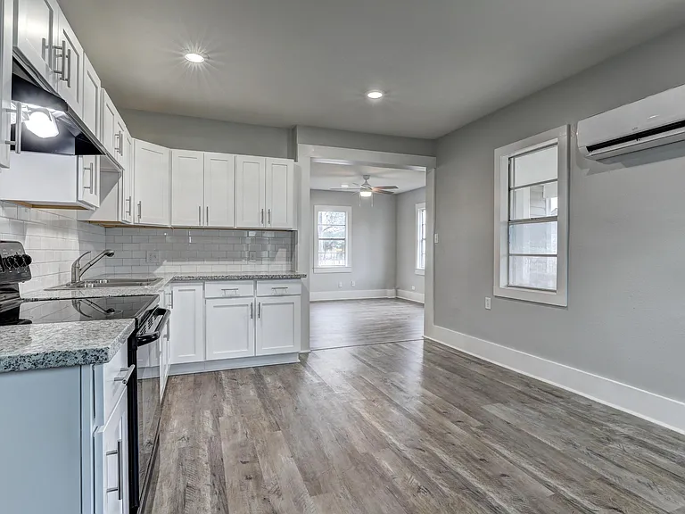 210 Forrest St — Photo 8
