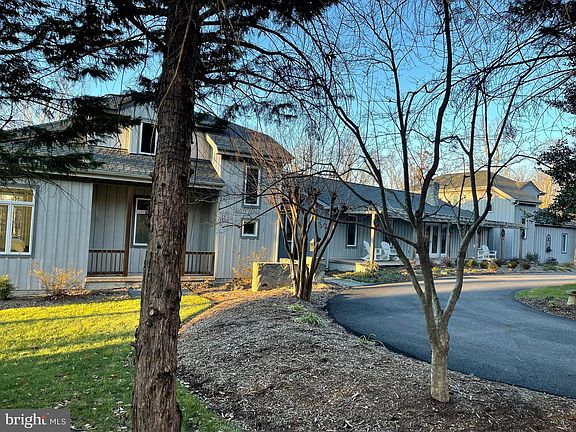 4th image of 13404 Essex St
