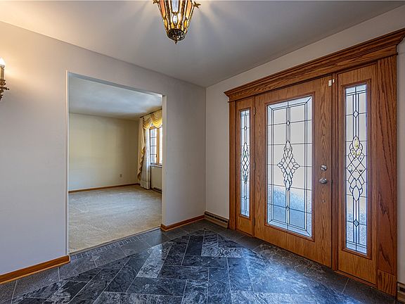 2nd image of 50 Camelot Ct