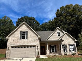 3716 Tanglewood Forest Dr, Clemmons, NC 27012