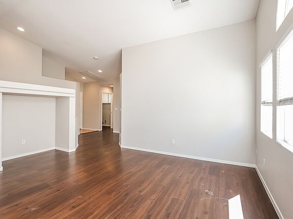 4th image of 438 River Glider Ave