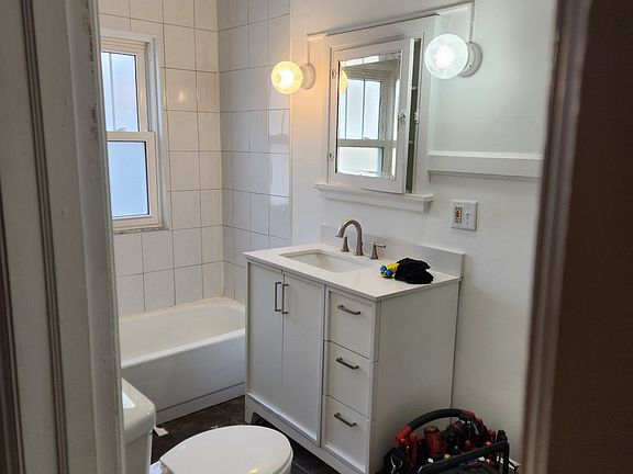 3rd image of 319 W Harrison Ave APT 4