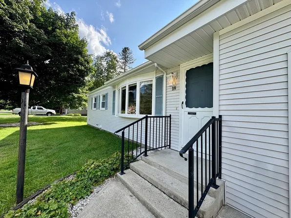 18 Cedar Oak Ln, Hampden, MA 01036