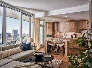 350 W Wendell St #8, Chicago, IL 60610