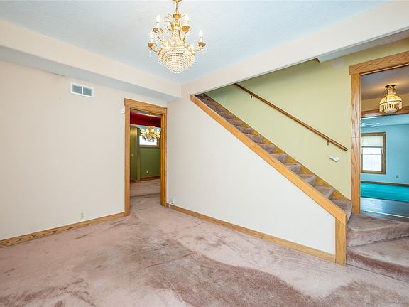 4th image of 8003 NW Beaver Dr