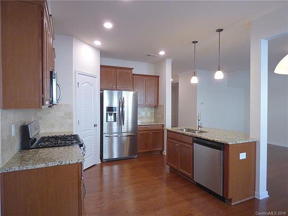 2nd image of 113 Burlingame Ct Unit A