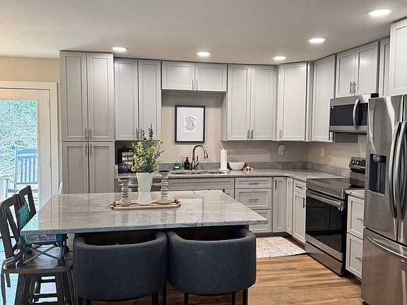 2nd image of 232 Stekoa Falls Rd