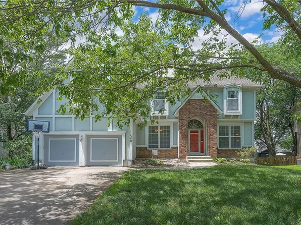 11580 S Skyview Ln, Olathe, KS 66061