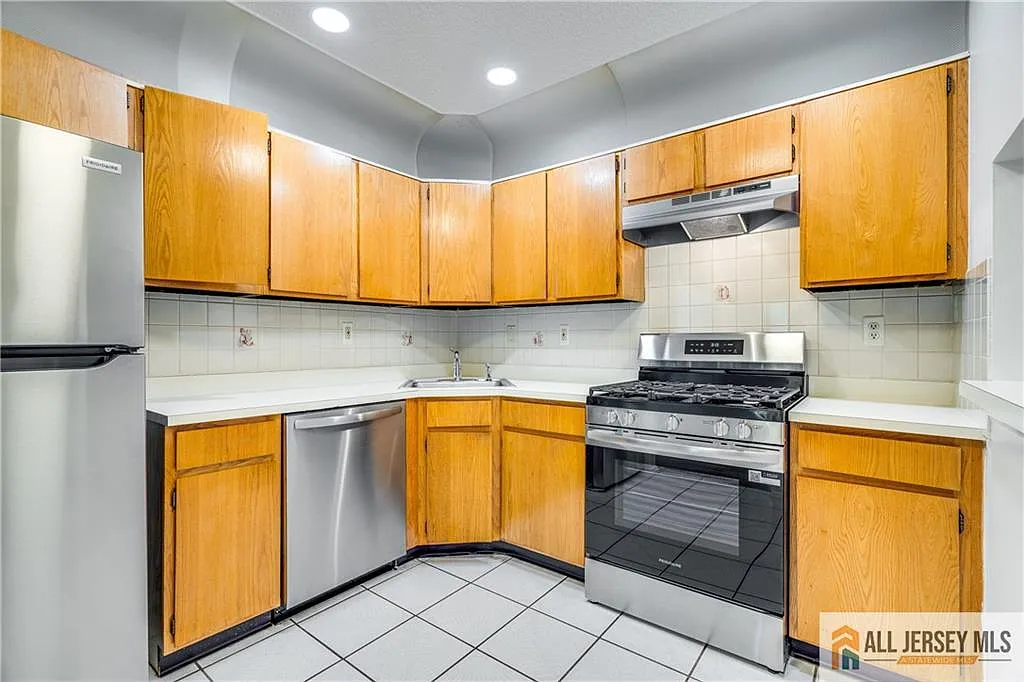 2 bed, 2.0 bath, 1106 sqft, $2,300 — Photo 3