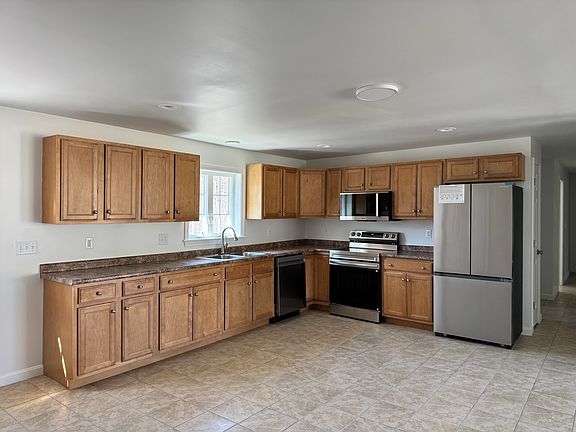 2nd image of 30 Rivers Edge Rd Unit 2