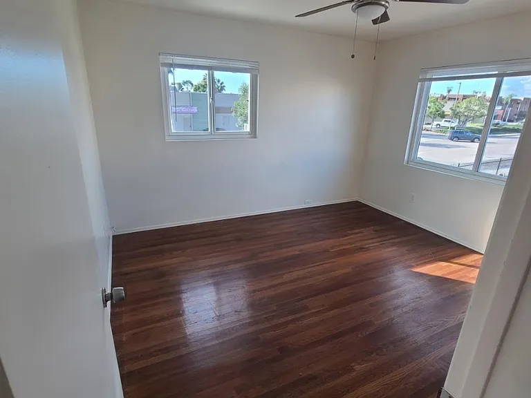 4639 62nd St — Photo 3