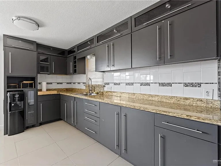 3208 N Westgate Dr — Photo 3