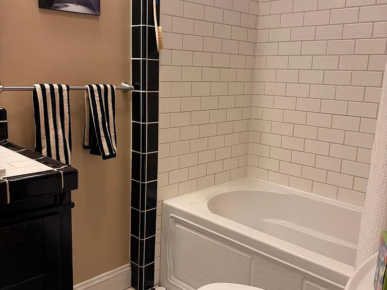70 Roswell Ave — Photo 19